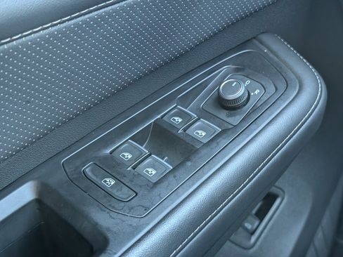 Used 2025 Volkswagen Atlas SE image 21