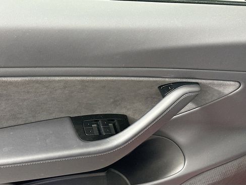 Used 2018 Tesla Model 3 Long Range RWD image 15