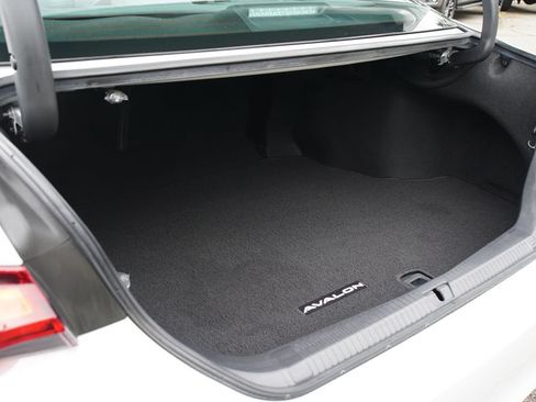 Used 2022 Toyota Avalon Limited w/ Advanced Safety Package FWD image 33