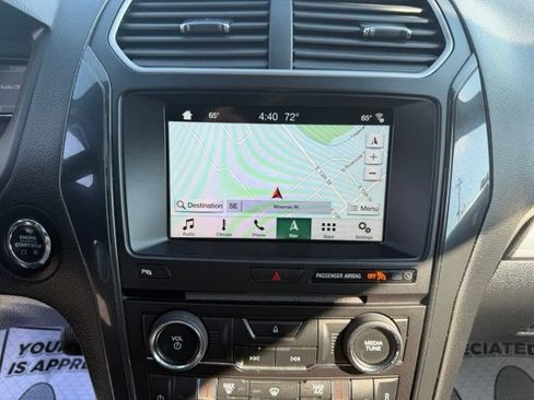 Used 2018 Ford Explorer XLT w/ Equipment Group 202A AWD/4WD image 3