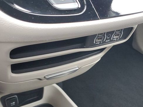 Used 2023 Chrysler Pacifica Touring-L FWD image 29