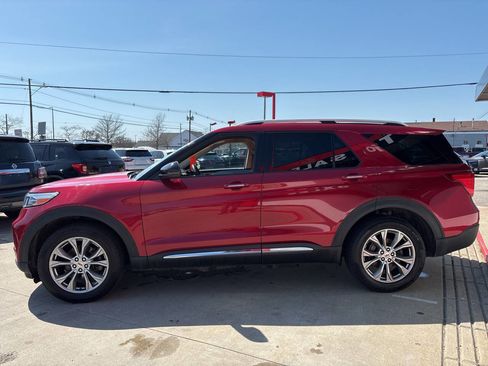 Used 2021 Ford Explorer Limited w/ Equipment Group 301A AWD/4WD image 8