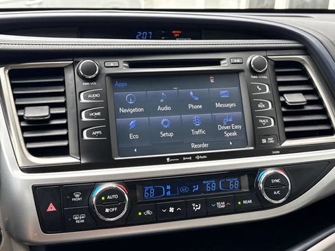 Used 2019 Toyota Highlander XLE AWD/4WD image 35