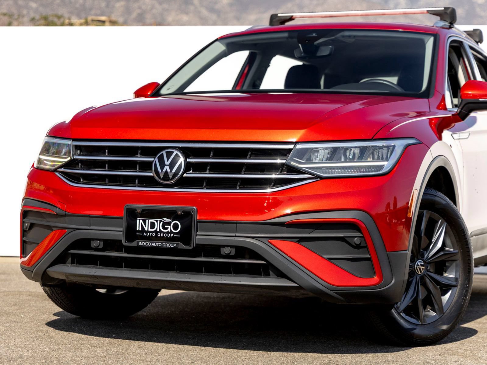 Used 2023 Volkswagen Tiguan SE FWD image 2