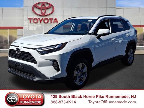 Used 2024 Toyota RAV4 XLE FWD image 3