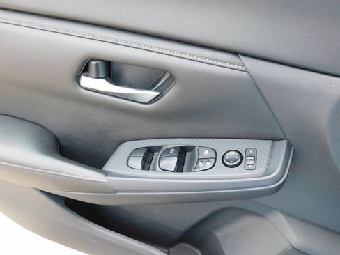 Used 2024 Nissan Sentra SV FWD image 18