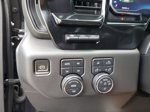 Used 2023 Chevrolet Silverado 1500 ZR2 w/ Technology Package AWD/4WD image 30