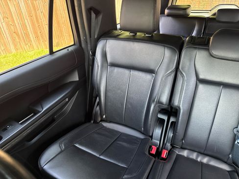 Used 2020 Ford Expedition Max XLT w/ Equipment Group 202A AWD/4WD image 9