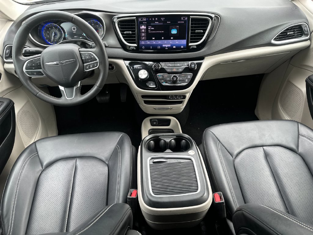 Used 2024 Chrysler Pacifica Touring-L FWD image 12