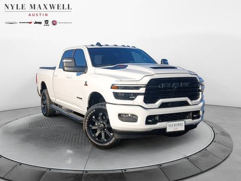 Used 2022 RAM 2500 Laramie AWD/4WD image 2
