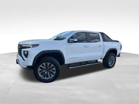 Used 2023 GMC Canyon Denali AWD/4WD image 3