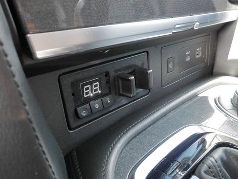 Used 2023 Nissan Armada SV image 28