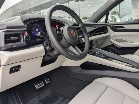New 2025 Porsche Macan 4S Electric image 4