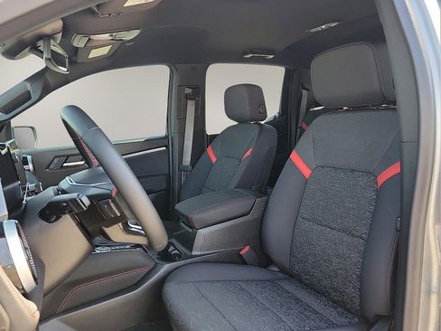 Used 2024 Chevrolet Colorado Z71 w/ Z71 Convenience Package 2 image 11