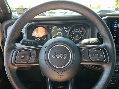Used 2025 Jeep Wrangler Sport AWD/4WD image 18