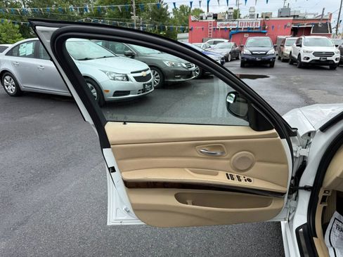 Used 2011 BMW 328i xDrive Sedan AWD/4WD image 13