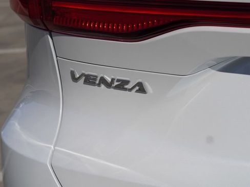 Used 2023 Toyota Venza XLE AWD/4WD image 11