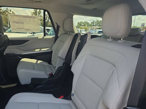 New 2026 Lincoln Navigator Premiere AWD/4WD image 14