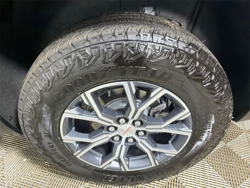 Used 2025 GMC Acadia AT4 image 21