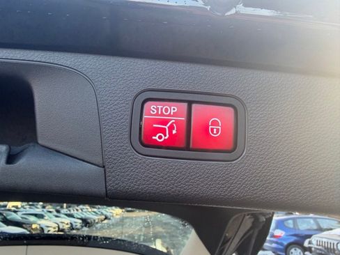 Certified 2022 Mercedes-Benz GLC 300 4MATIC w/ Premium Package Lite image 33