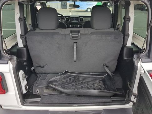 Used 2022 Jeep Wrangler Sport AWD/4WD image 6
