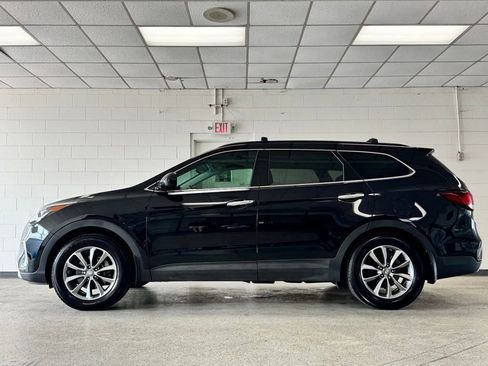 Used 2017 Hyundai Santa Fe SE image 4