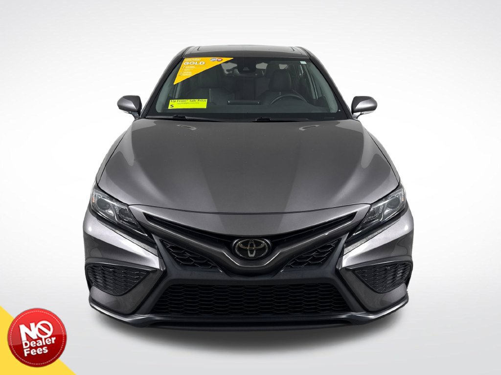 Used 2024 Toyota Camry SE w/ Cold Weather Package FWD image 9