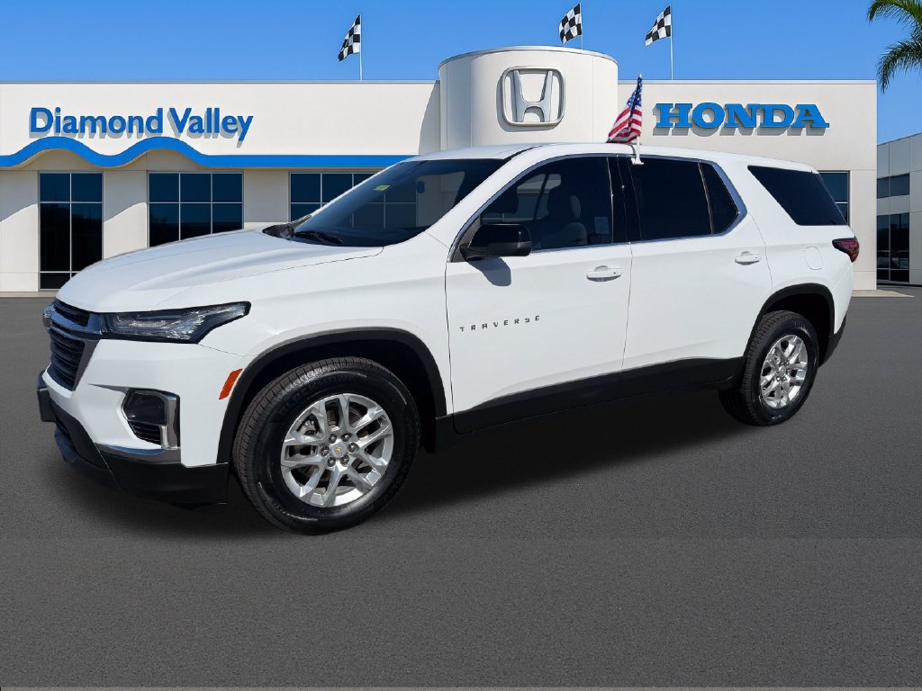 Used 2023 Chevrolet Traverse LS FWD image 3