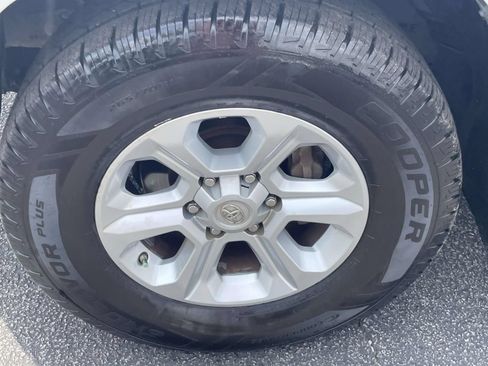 Used 2018 Toyota 4Runner SR5 Premium RWD image 9