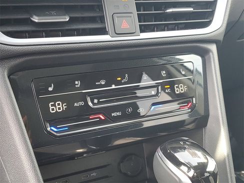 Used 2025 Volkswagen Taos SEL image 24