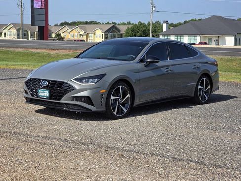 Used 2023 Hyundai Sonata SEL Plus FWD image 3