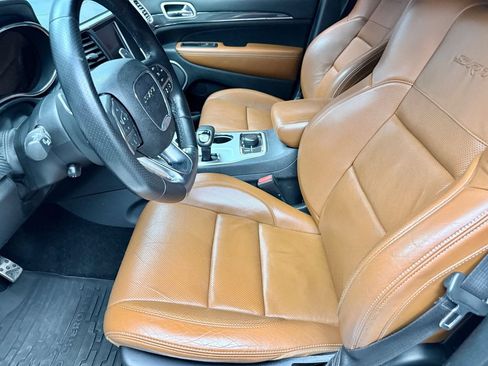 Used 2015 Jeep Grand Cherokee SRT w/ Luxury Group II AWD/4WD image 9