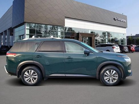 Used 2023 Nissan Pathfinder SL FWD image 4