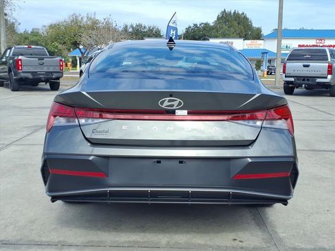 New 2025 Hyundai Elantra SEL image 40