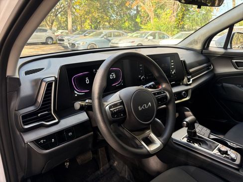 Used 2025 Kia Sportage LX image 28