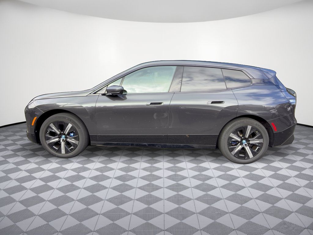 Used 2024 BMW iX xDrive50 w/ Sport Package AWD/4WD image 2
