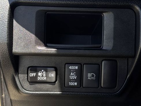 Used 2019 Toyota Tacoma TRD Off-Road AWD/4WD image 23