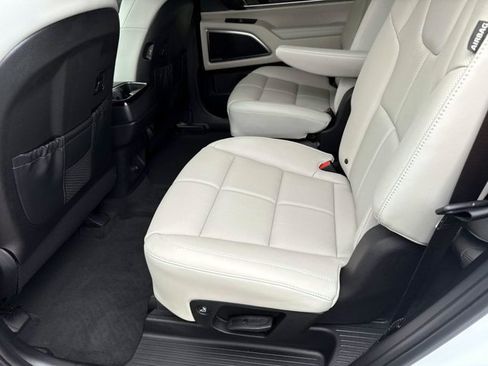 Used 2024 Kia Telluride SX w/ Towing Package FWD image 13