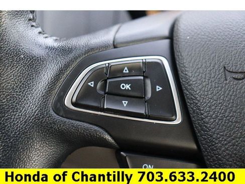 Used 2018 Ford Focus SE w/ SE Appearance Package image 13