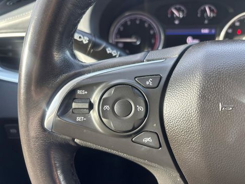 Used 2020 Buick Enclave Essence image 17