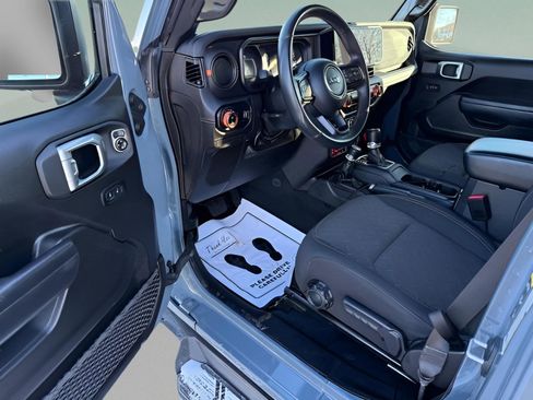 Certified 2024 Jeep Gladiator Mojave image 16