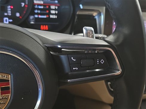 Used 2022 Porsche Macan image 18