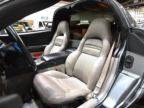 Used 2004 Chevrolet Corvette Coupe w/ Roof Package RWD image 29