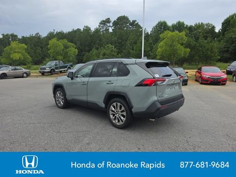 Used 2019 Toyota RAV4 XLE Premium FWD image 3