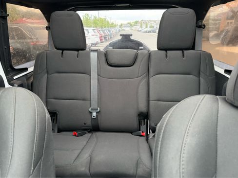 Used 2018 Jeep Wrangler Unlimited Sahara AWD/4WD image 28