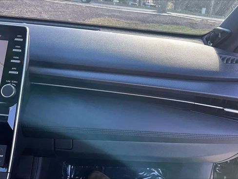 Used 2019 Toyota Avalon Touring image 18