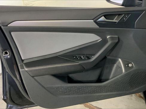Used 2025 Volkswagen Jetta SE FWD image 24