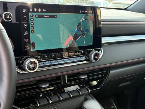 Used 2025 Chevrolet Colorado Z71 w/ Technology Package image 8