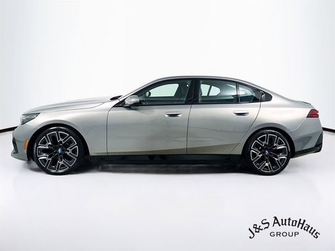 Used 2024 BMW i5 eDrive40i w/ M Sport Package image 4