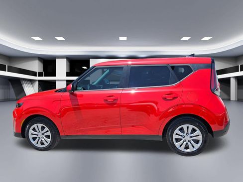 Used 2023 Kia Soul LX FWD image 3